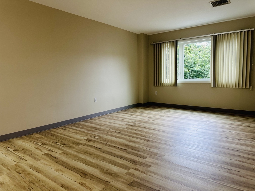 35 Desmoines Rd # 203