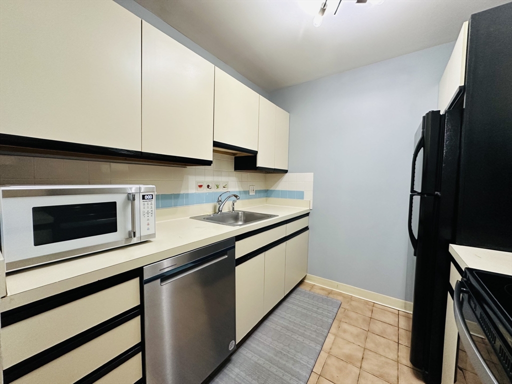 35 Desmoines Rd # 203