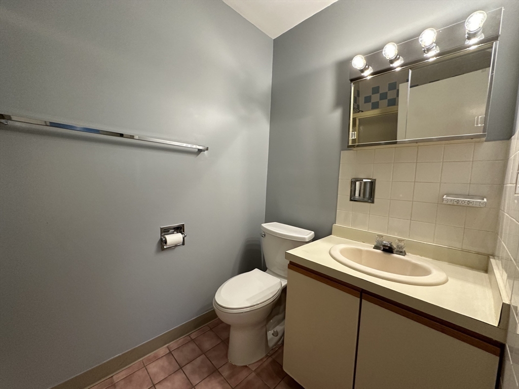 35 Desmoines Rd # 203
