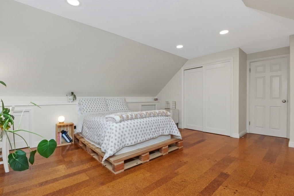 5 Bird St