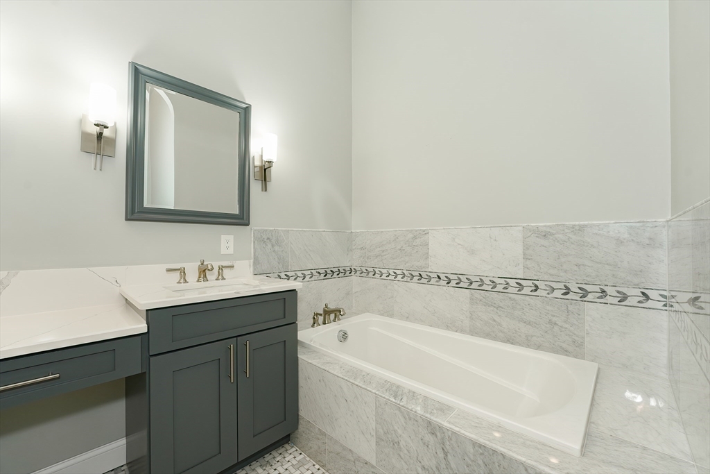 391/395 E Central St