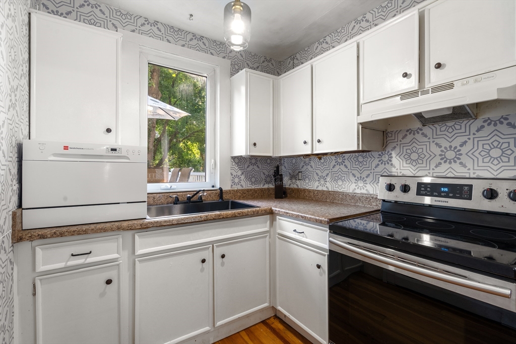 76 Allen St # 1