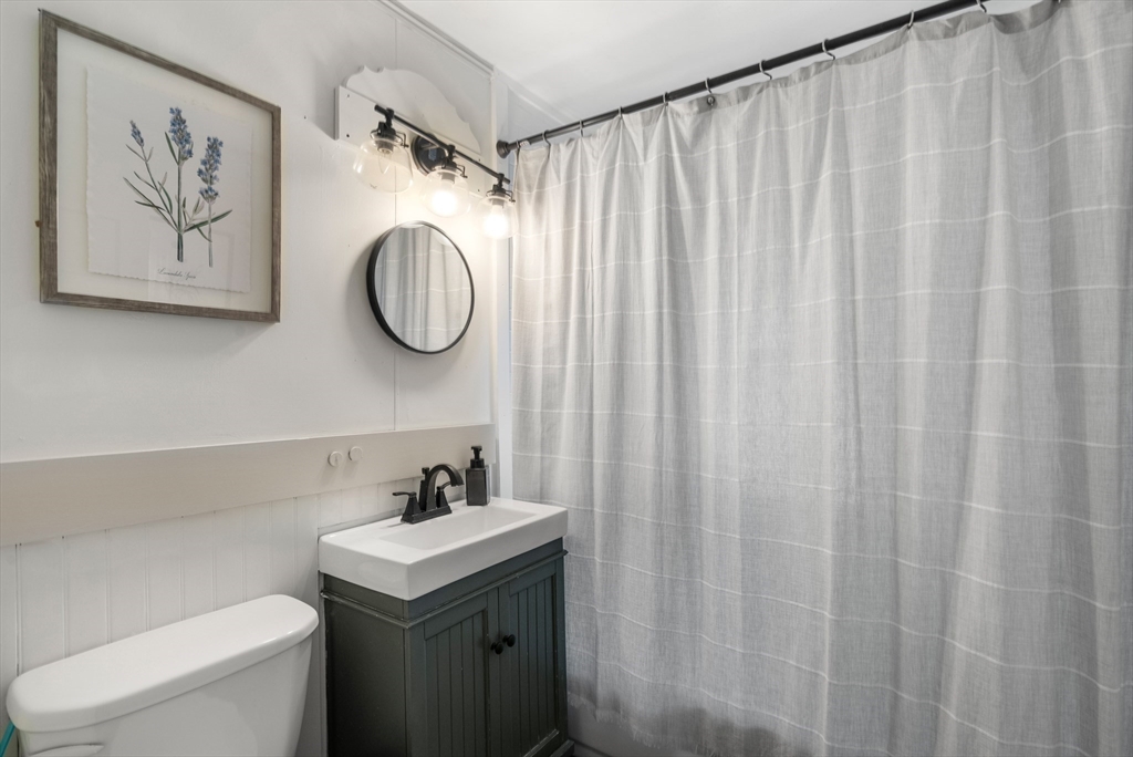 76 Allen St # 1