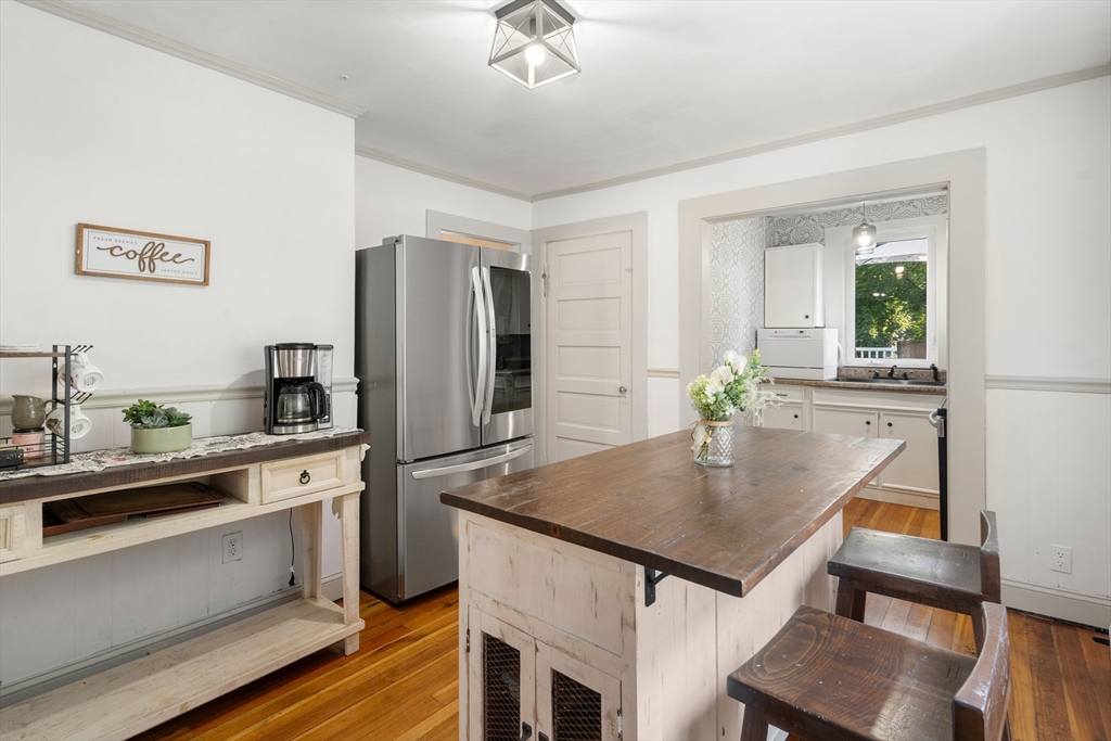 76 Allen St # 1