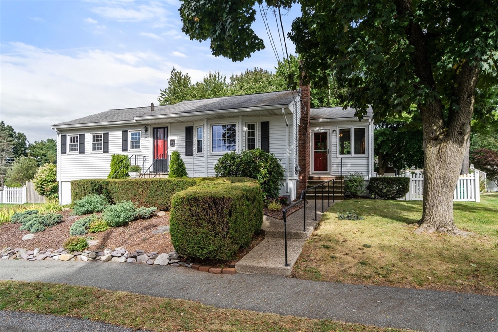 27 Elda Dr