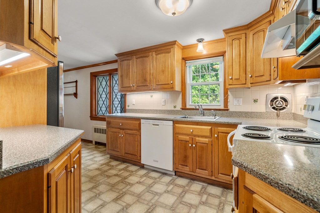 27 Elda Dr
