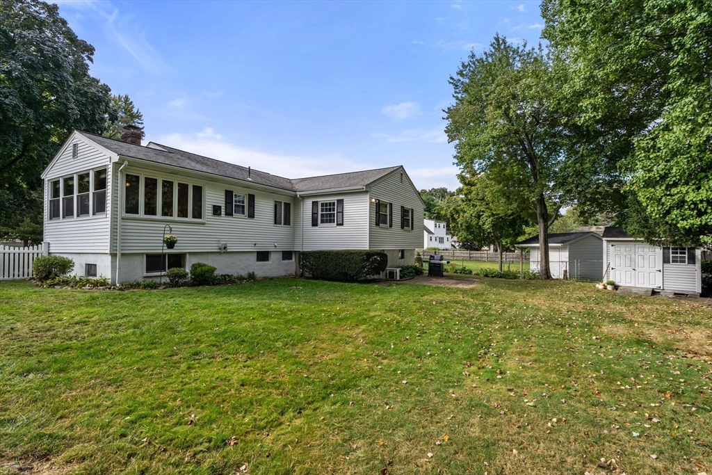 27 Elda Dr