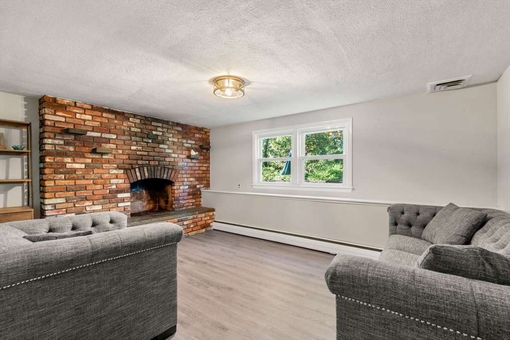 16 Bonney Ln