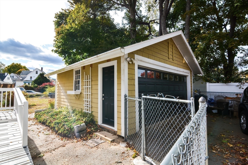 8 Charles St