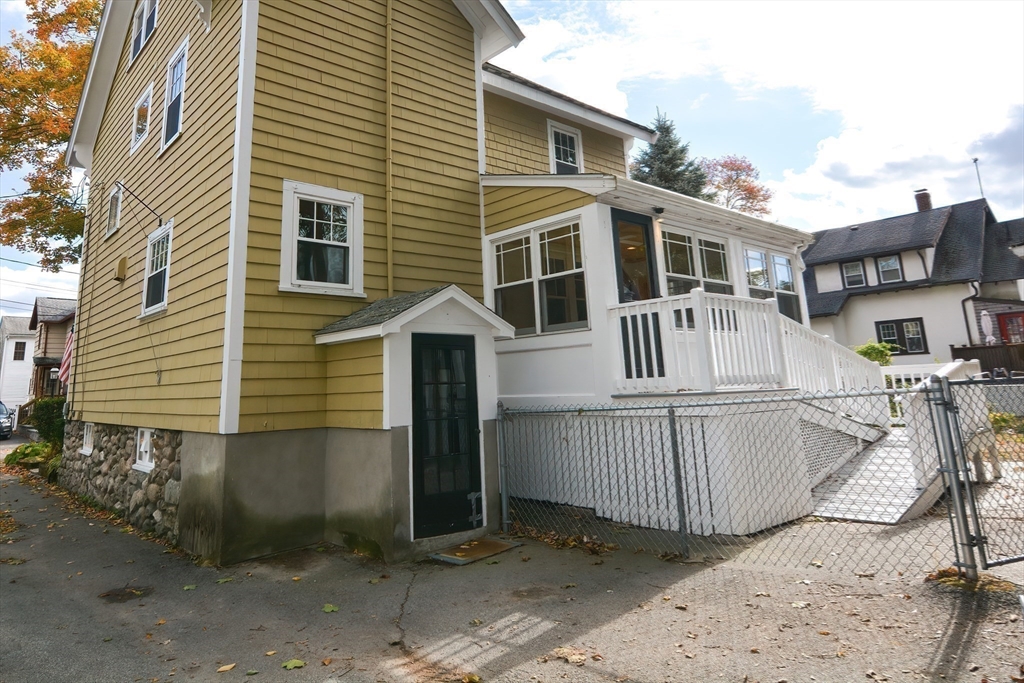 8 Charles St
