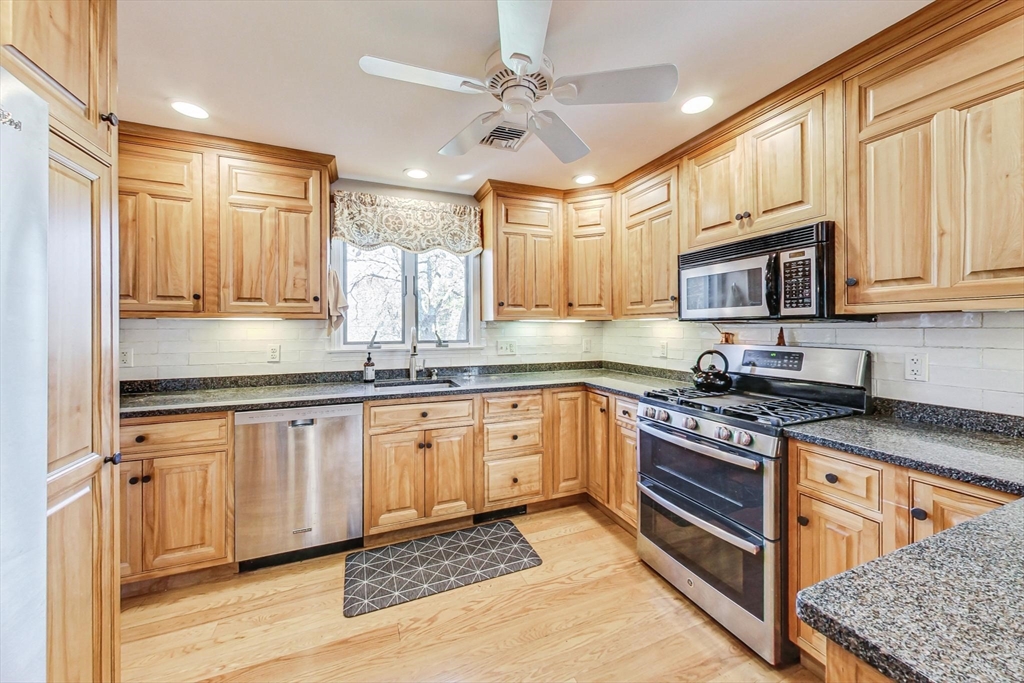 121 Magnolia Dr