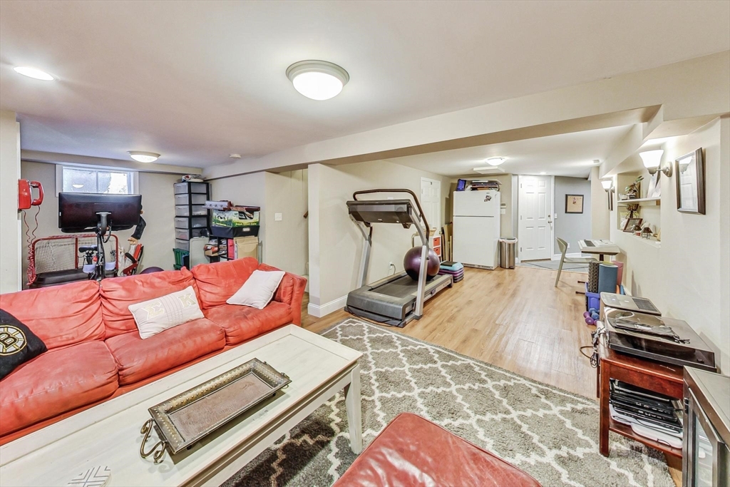 121 Magnolia Dr