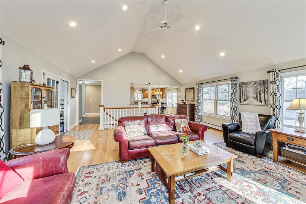 121 Magnolia Dr