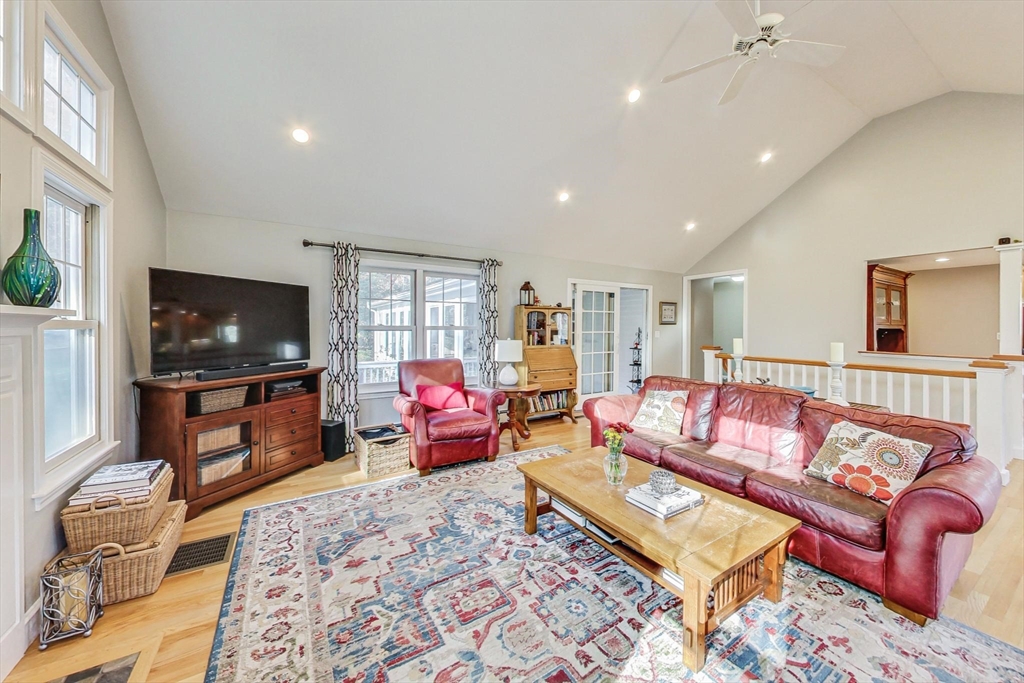 121 Magnolia Dr