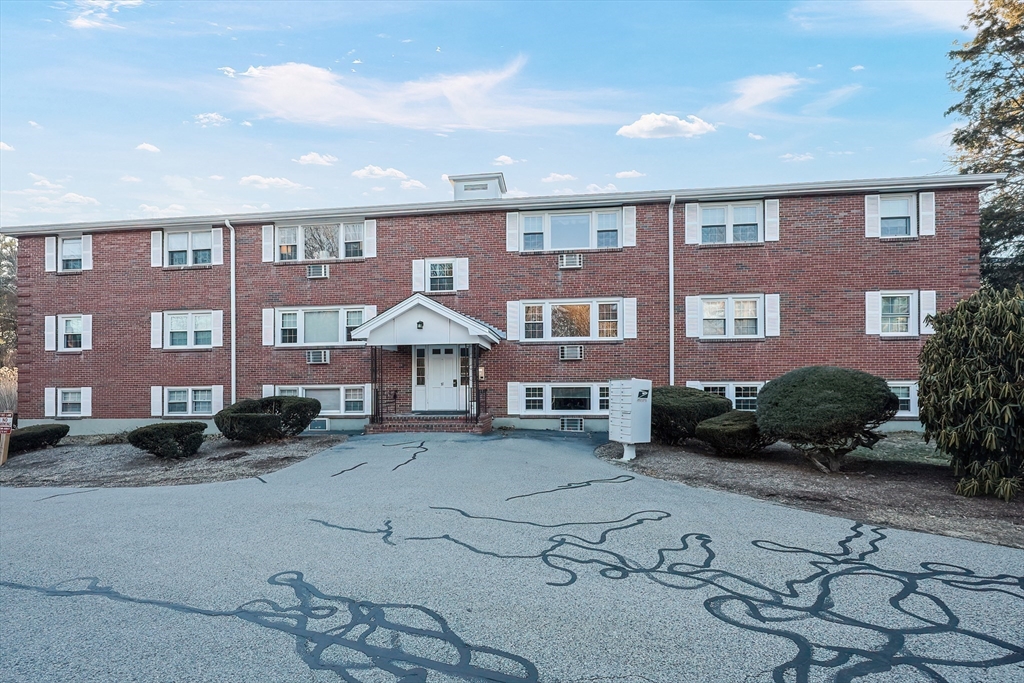 224 School St # 11