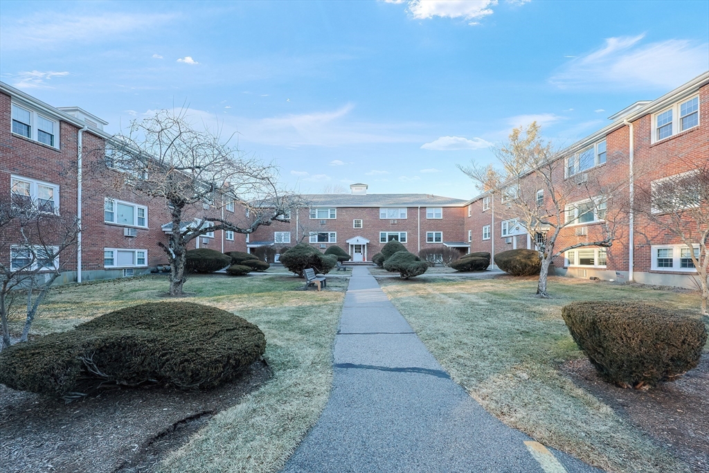 224 School St # 11