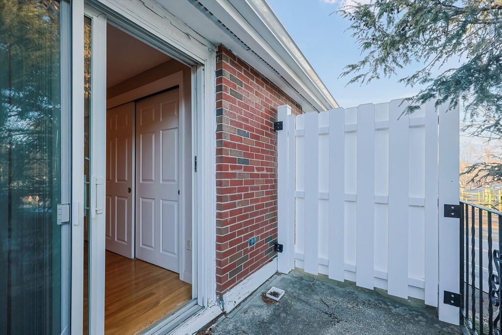 224 School St # 11