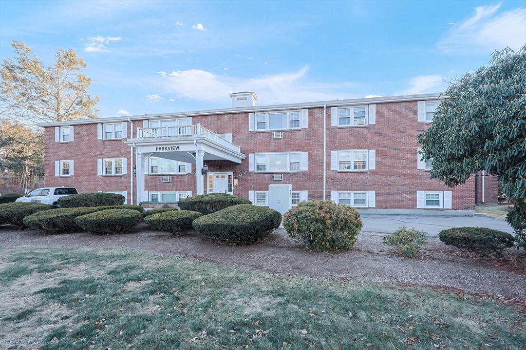 224 School St # 11