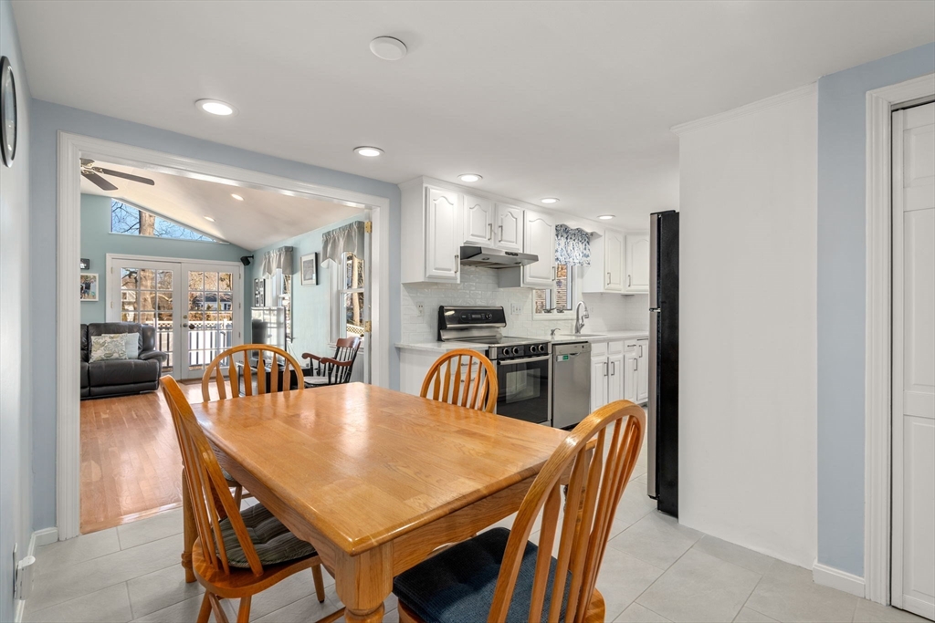 4 Kingsbury Rd