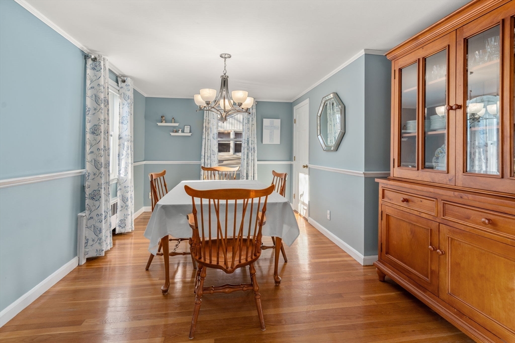 4 Kingsbury Rd