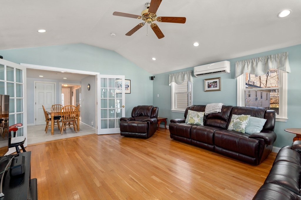 4 Kingsbury Rd