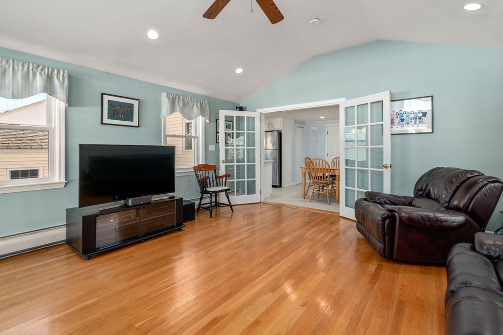 4 Kingsbury Rd