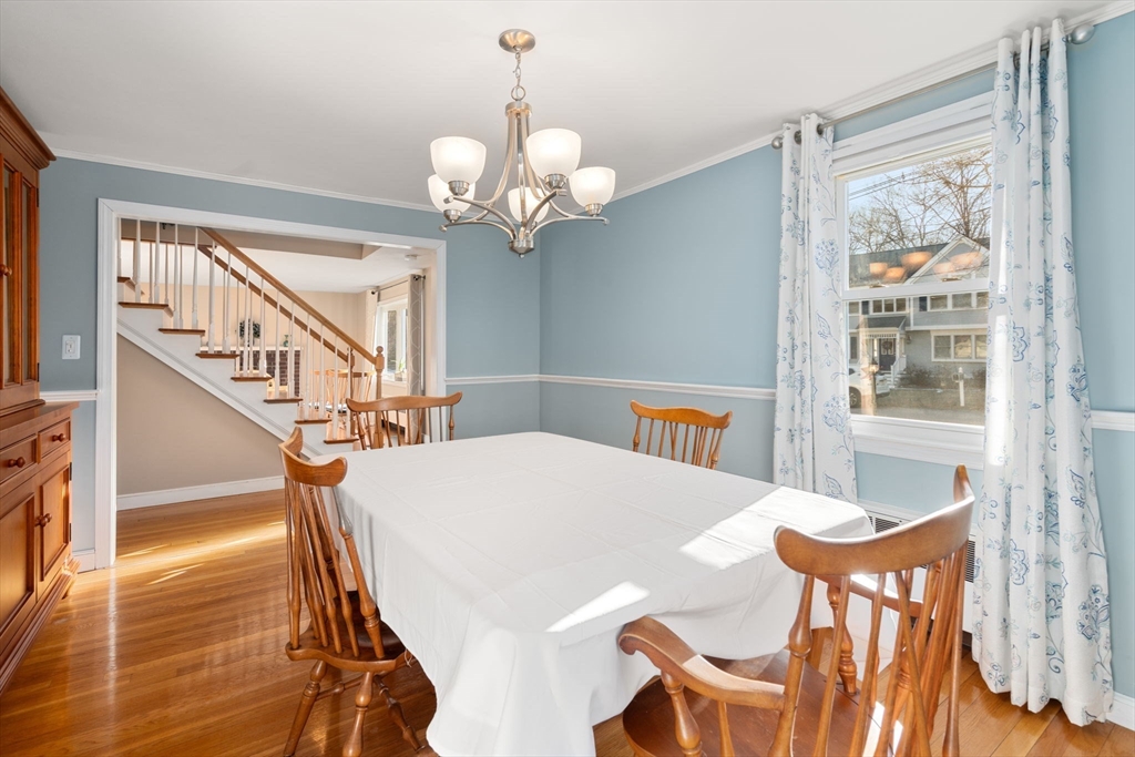 4 Kingsbury Rd