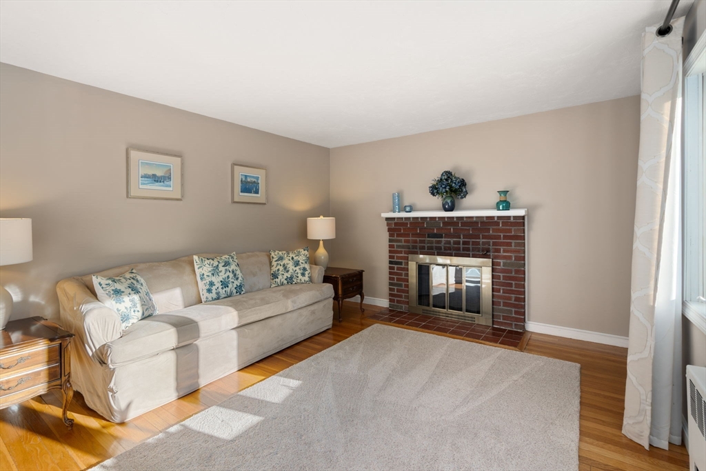 4 Kingsbury Rd