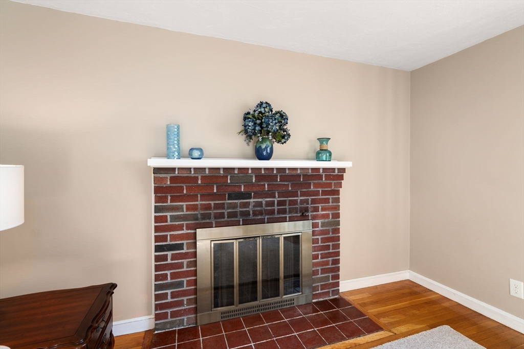 4 Kingsbury Rd