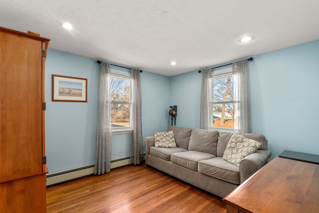 4 Kingsbury Rd