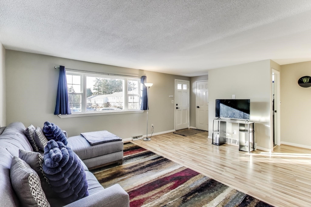 9 Hemlock Cir # 9