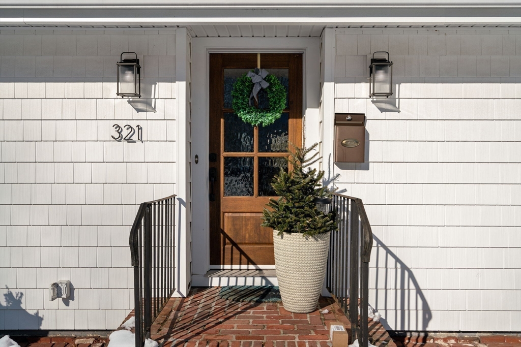 321 Nichols St