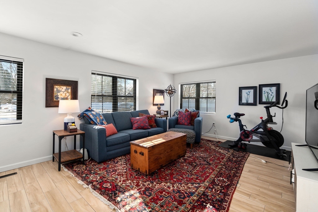 321 Nichols St