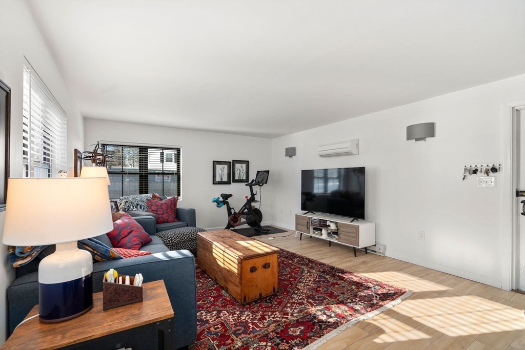 321 Nichols St