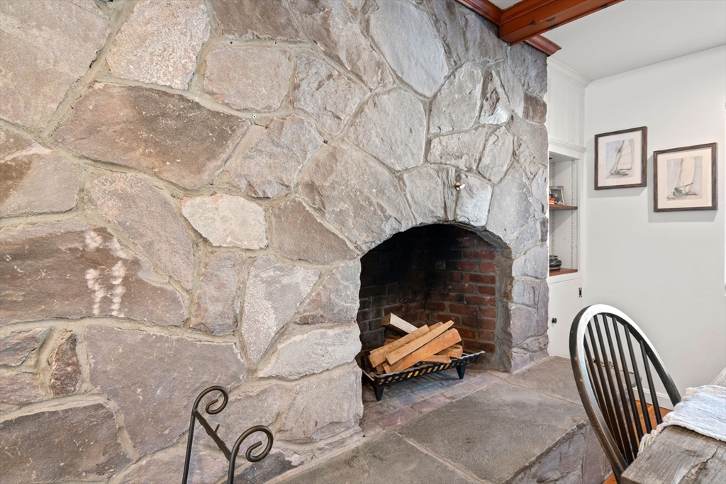 321 Nichols St