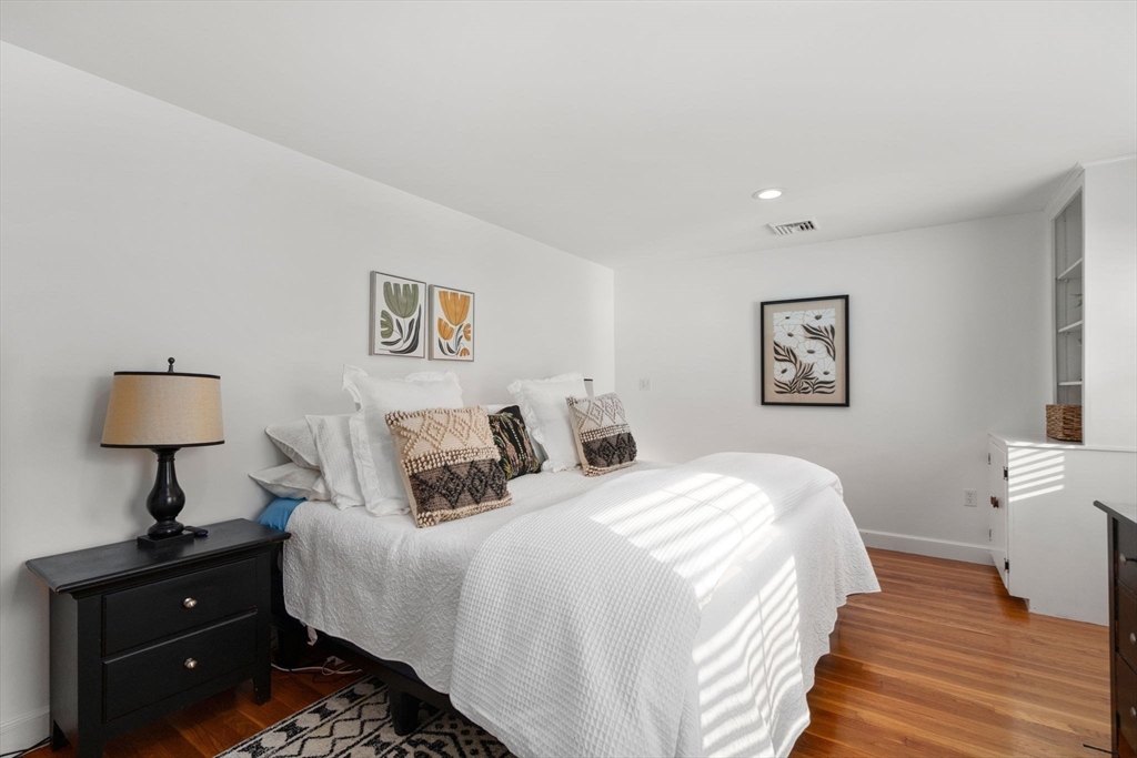 321 Nichols St