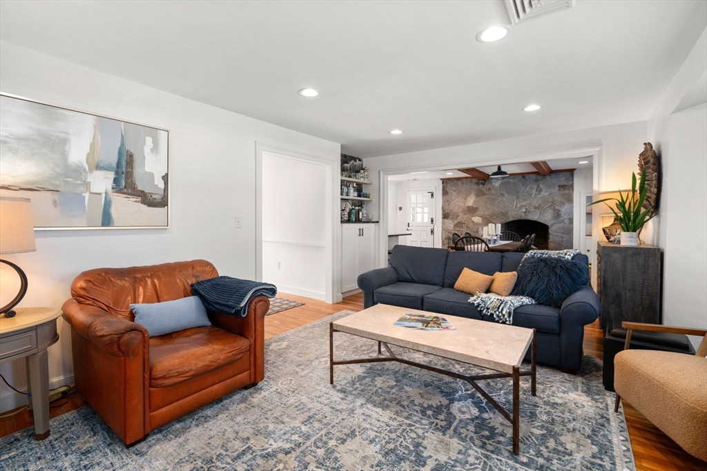 321 Nichols St
