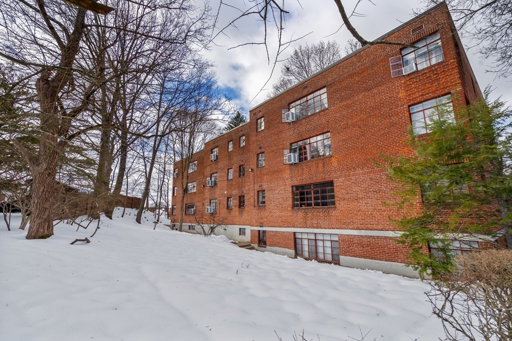 106 Evans Rd # 1B