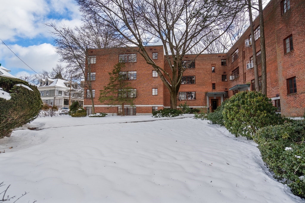 106 Evans Rd # 1B