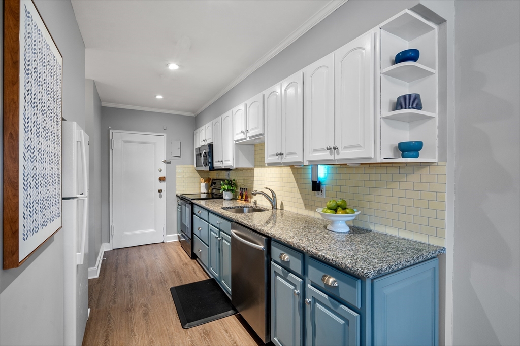 106 Evans Rd # 1B