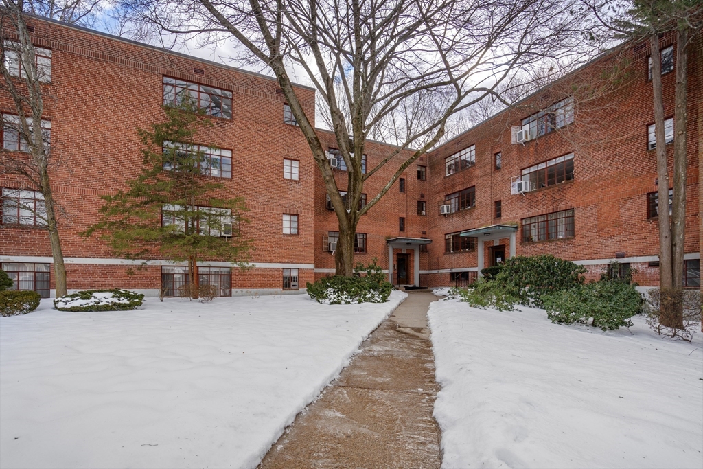106 Evans Rd # 1B
