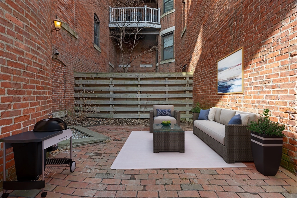 84 Gainsborough St # 4W