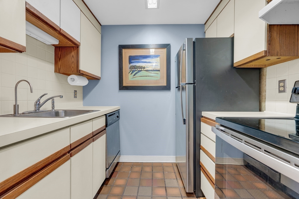 84 Gainsborough St # 4W
