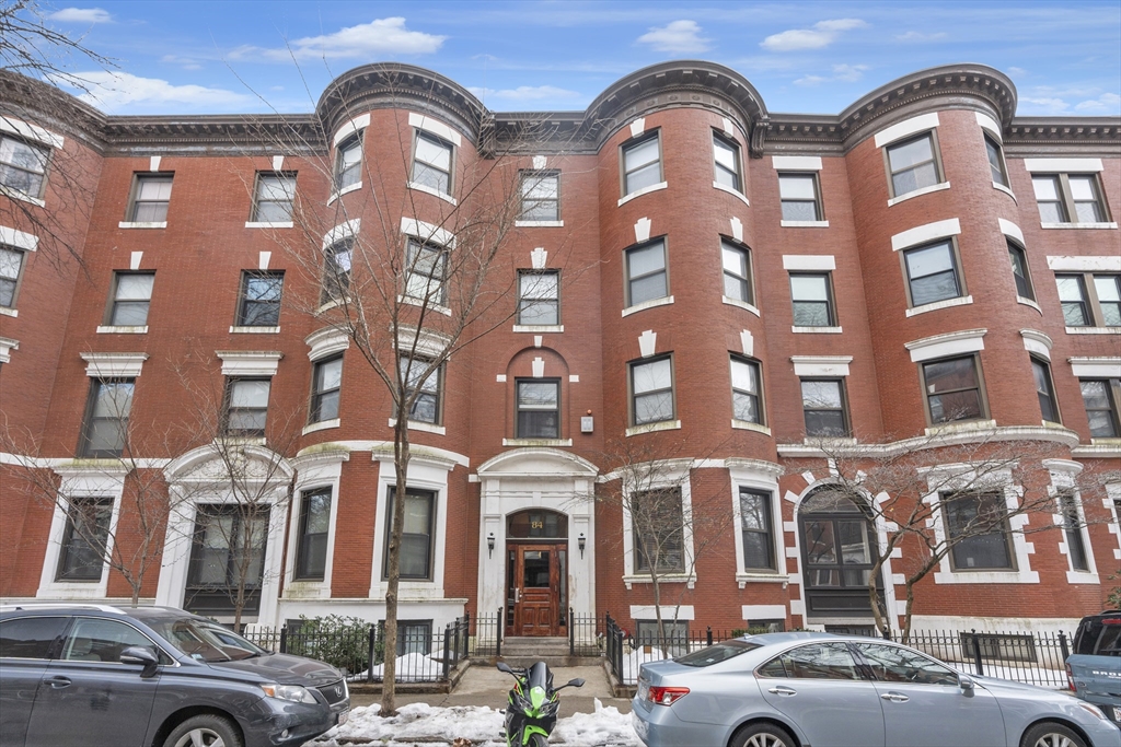 84 Gainsborough St # 4W