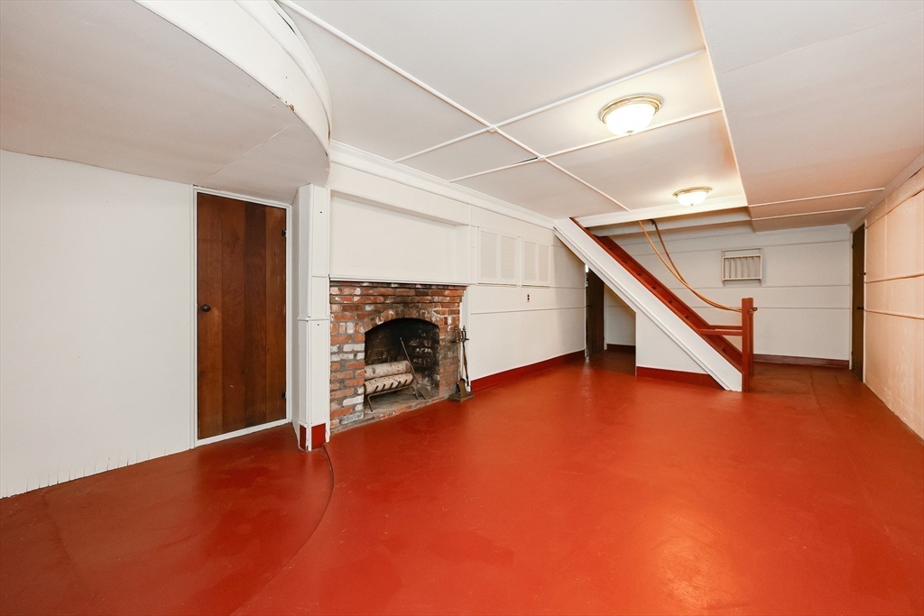 28 Ponkapoag Way