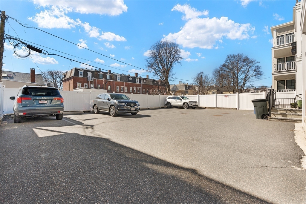 615 E 6th St # 4