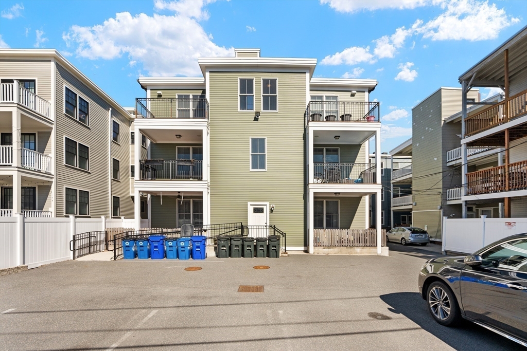 615 E 6th St # 4