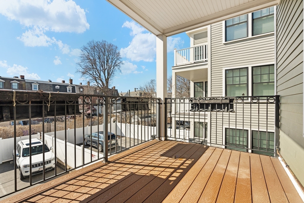615 E 6th St # 4