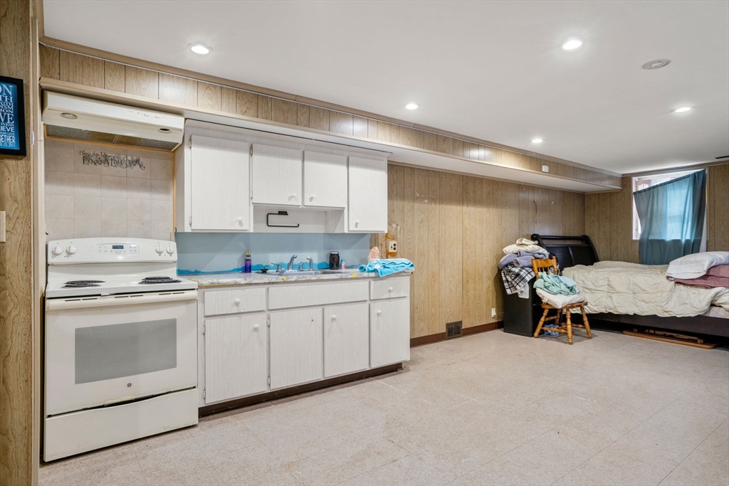 37 Hemlock St