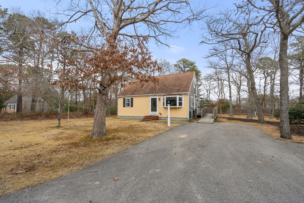 76 Kompass Dr